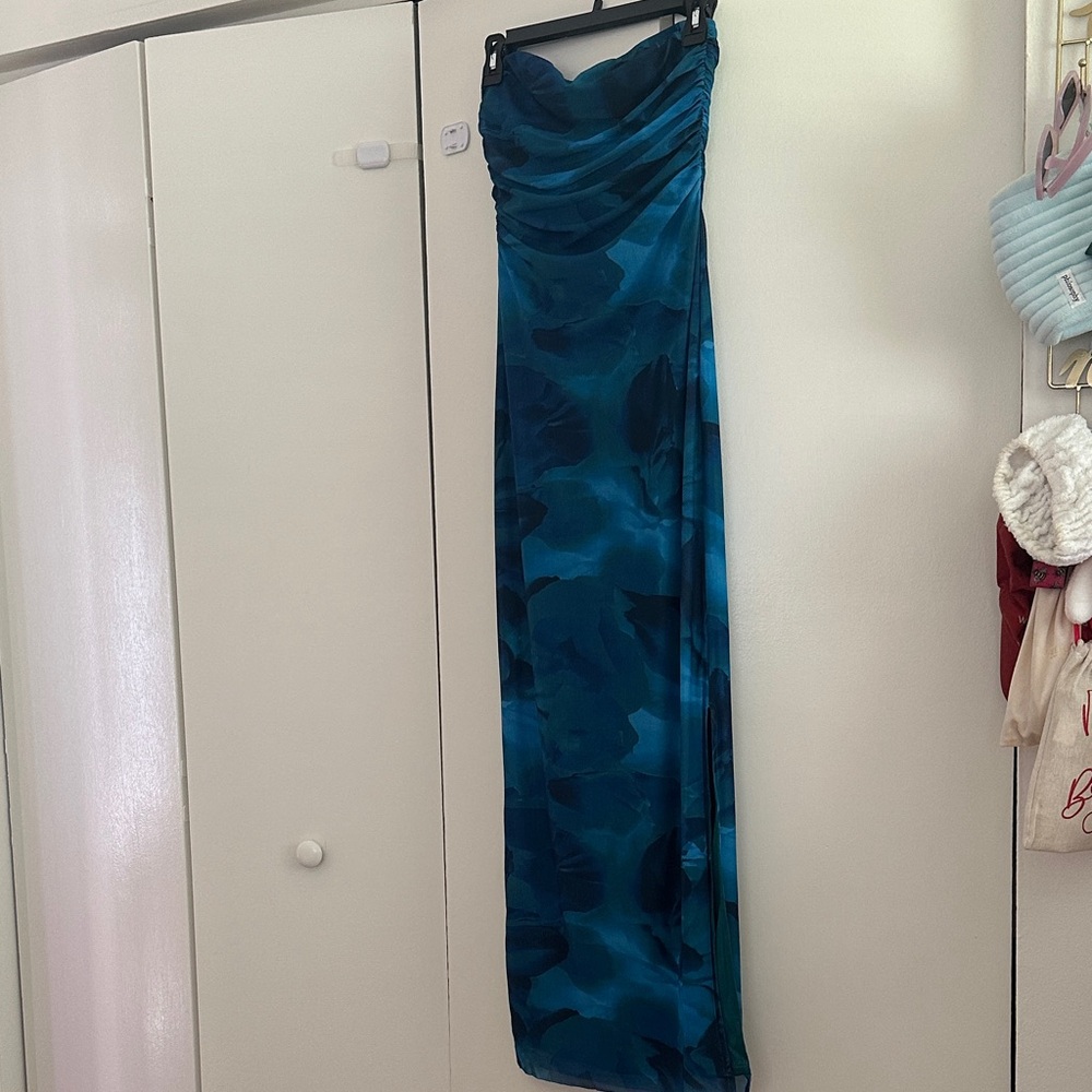 Elegant Blue Strapless Gown